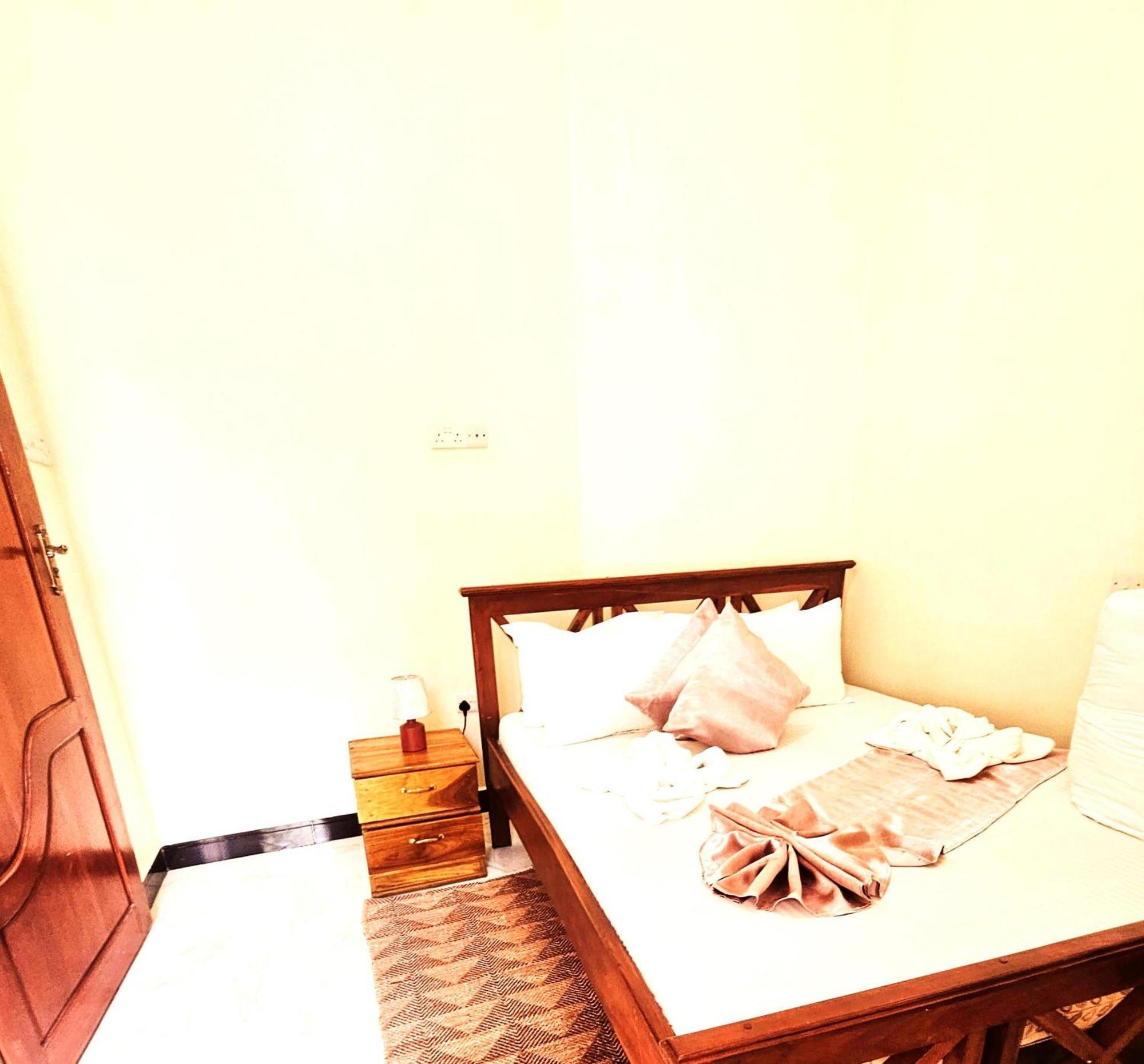 Safi House Bed and Breakfast Boma la Ngombe Eksteriør billede