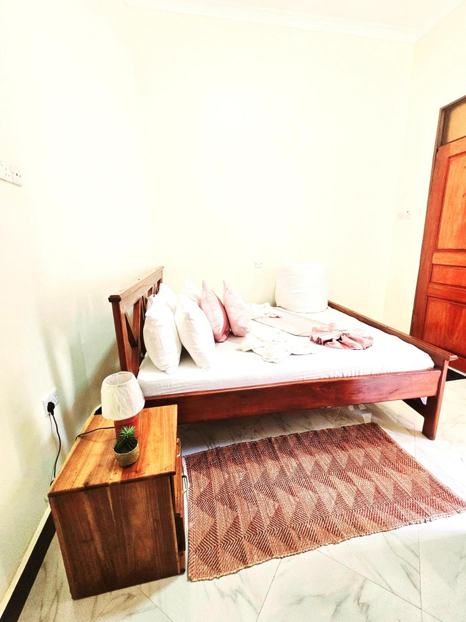Safi House Bed and Breakfast Boma la Ngombe Eksteriør billede