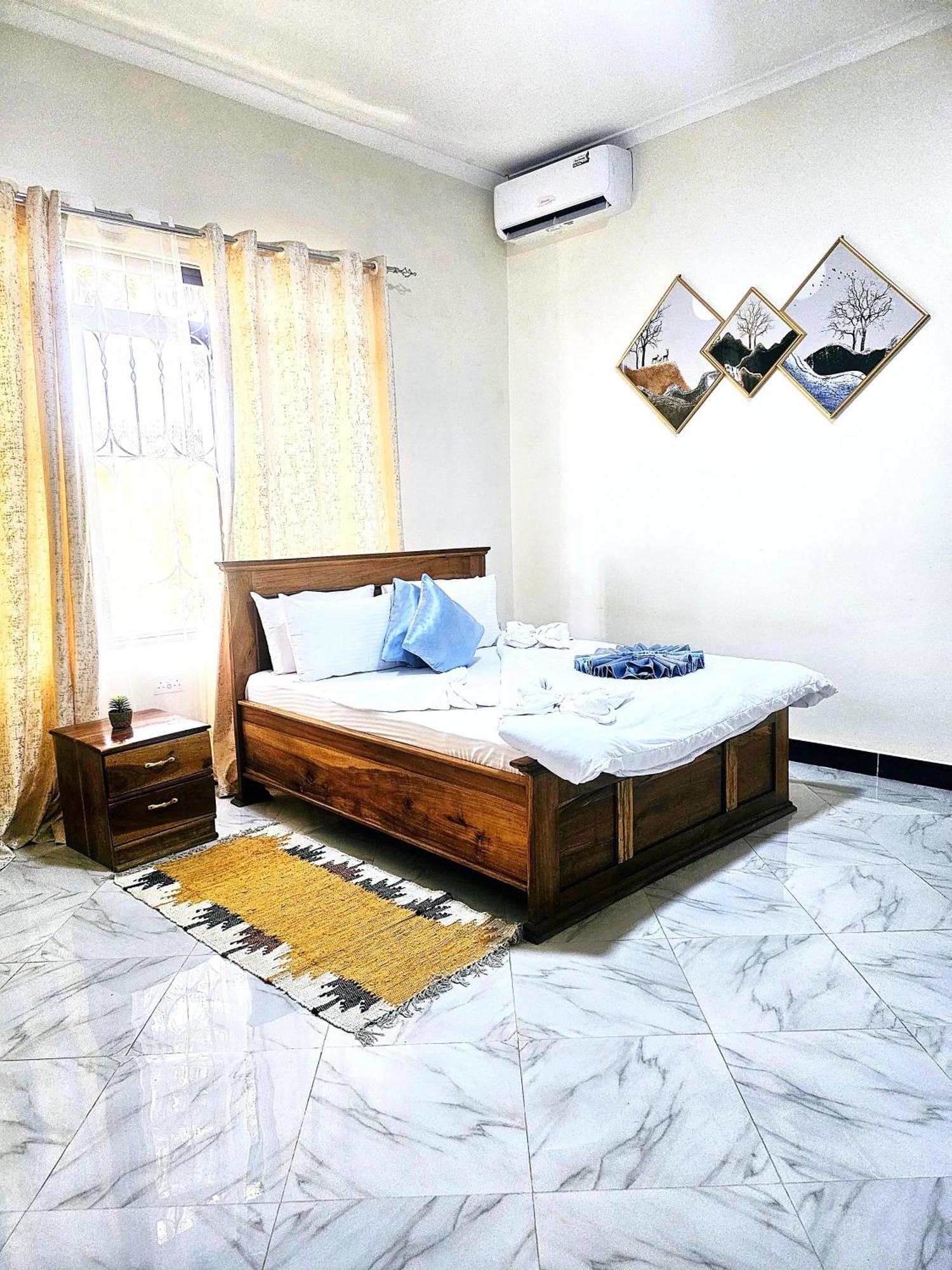 Safi House Bed and Breakfast Boma la Ngombe Eksteriør billede