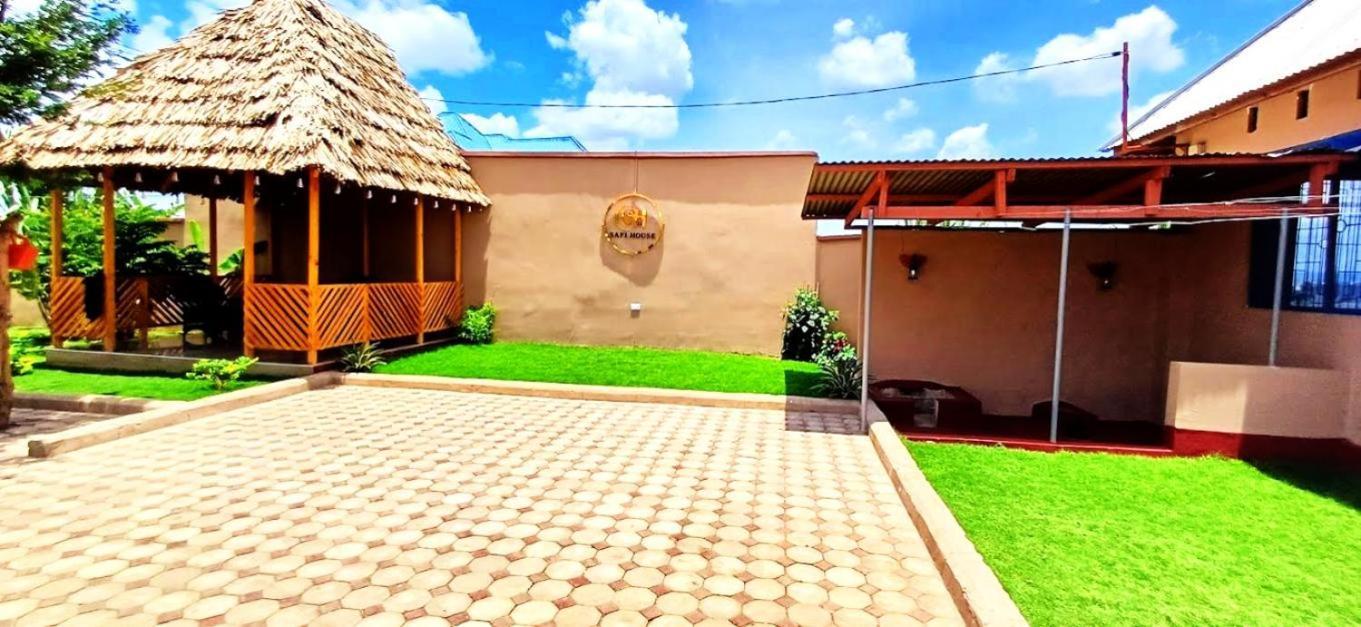 Safi House Bed and Breakfast Boma la Ngombe Eksteriør billede