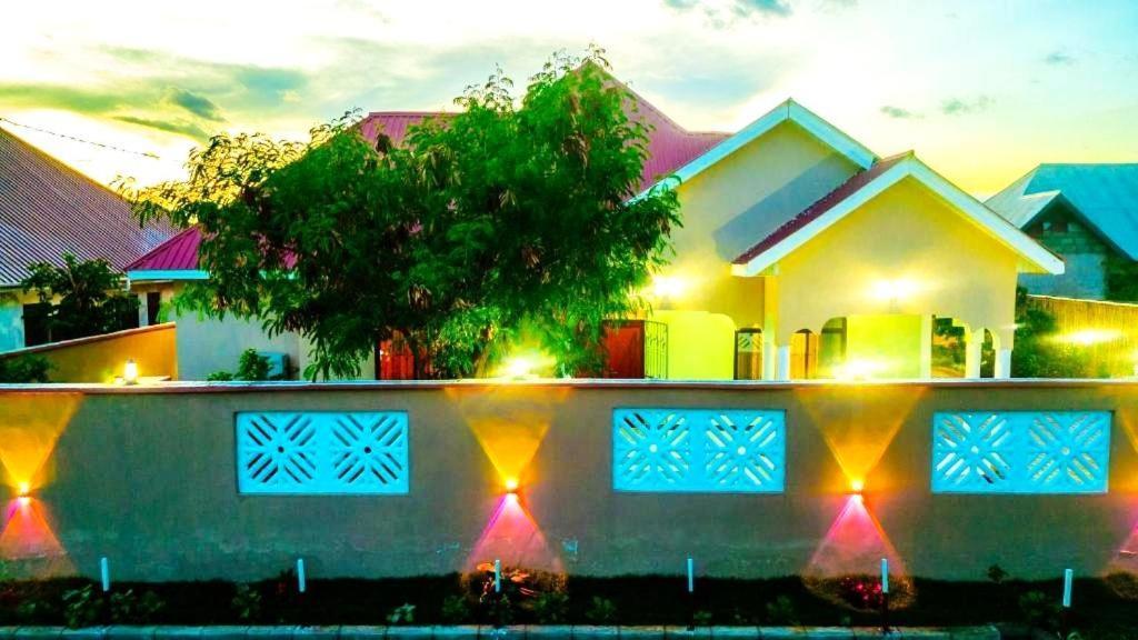Safi House Bed and Breakfast Boma la Ngombe Eksteriør billede